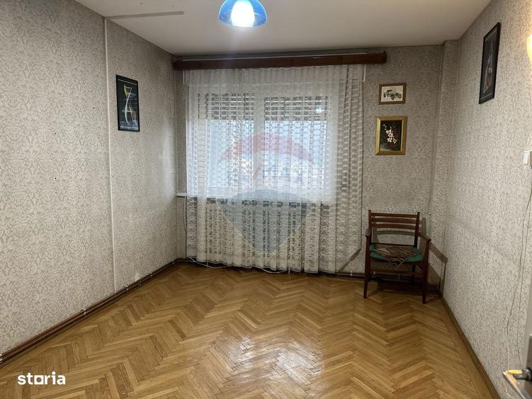 Apartament cu 4 camere, mobilat în Central