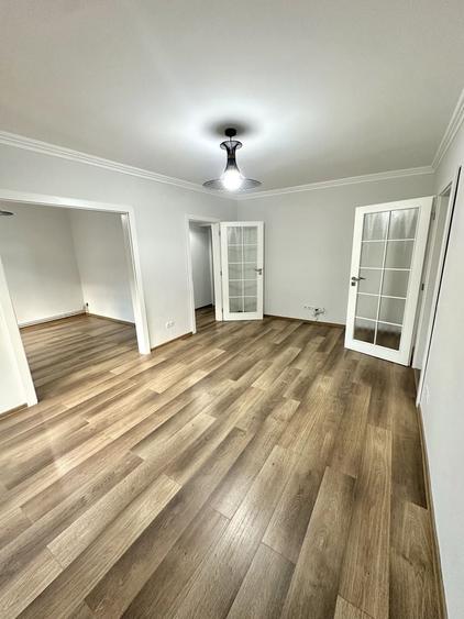 Apartament cu 3 camere semidecomandat în Ultracentral