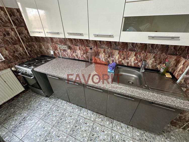 Apartament cu 3 camere decomandat, mobilat în Lipovei