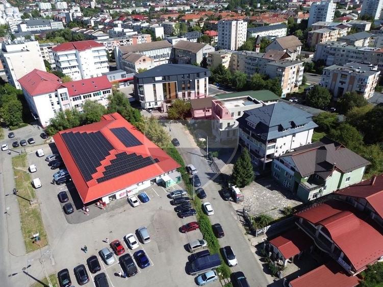 Birou, de 1,100 mp, în Central