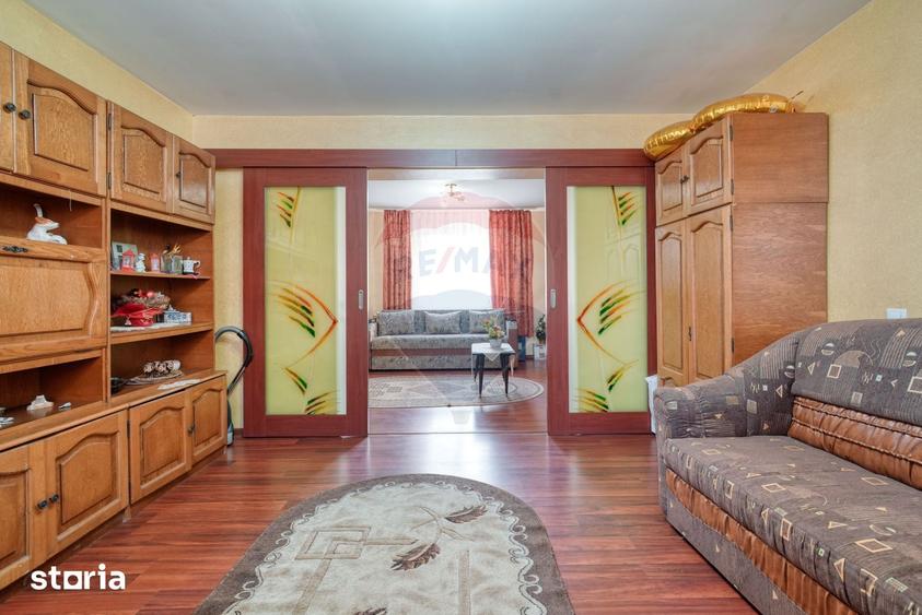 Casă cu 6 camere cu Teren 416.37 Mp în Bartolomeu
