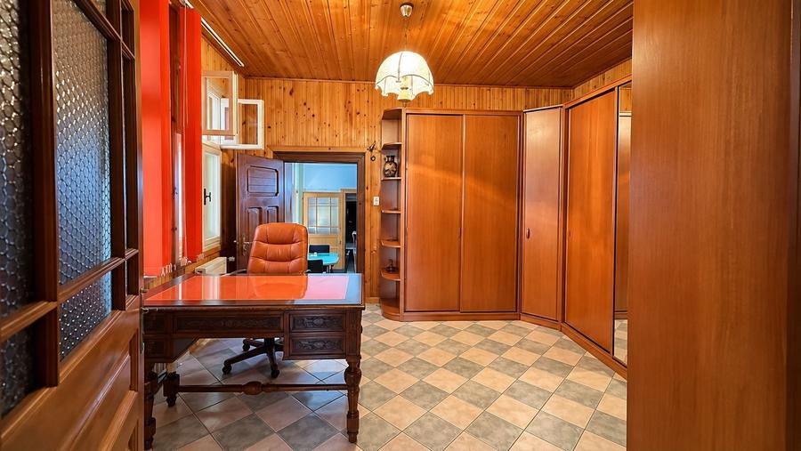 Casă individuală cu 8 camere cu Canalizare în Sibiel