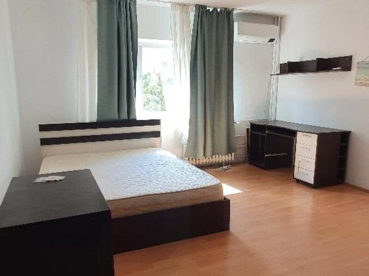 Apartament cu 3 camere decomandat în Octavian Goga