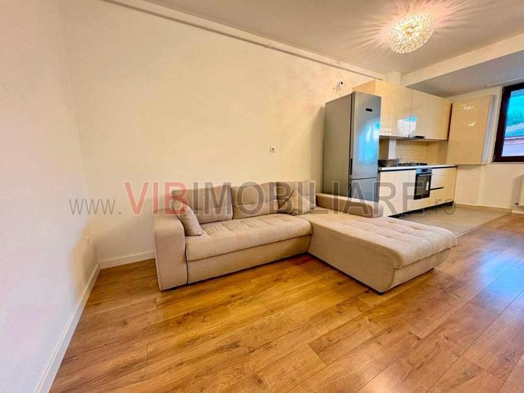 Apartament cu 3 camere semidecomandat în Crângași