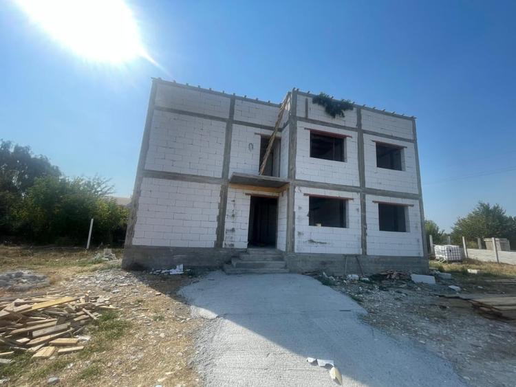 Casă individuală cu 5 camere cu Canalizare în Exterior Nord