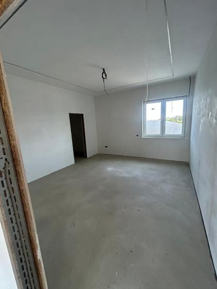 Apartament cu 3 camere decomandat în Stamate