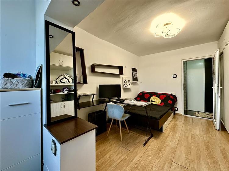 Apartament cu 3 camere decomandat în Aurel Vlaicu