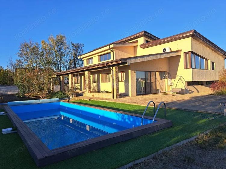 Casă cu 8 camere cu Teren 2500 Mp în Samurcași