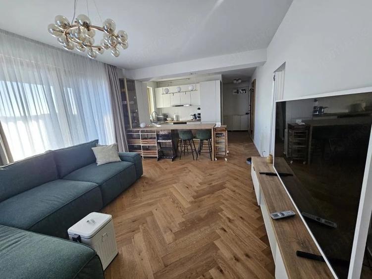 Apartament cu 3 camere decomandat în Faleza Nord