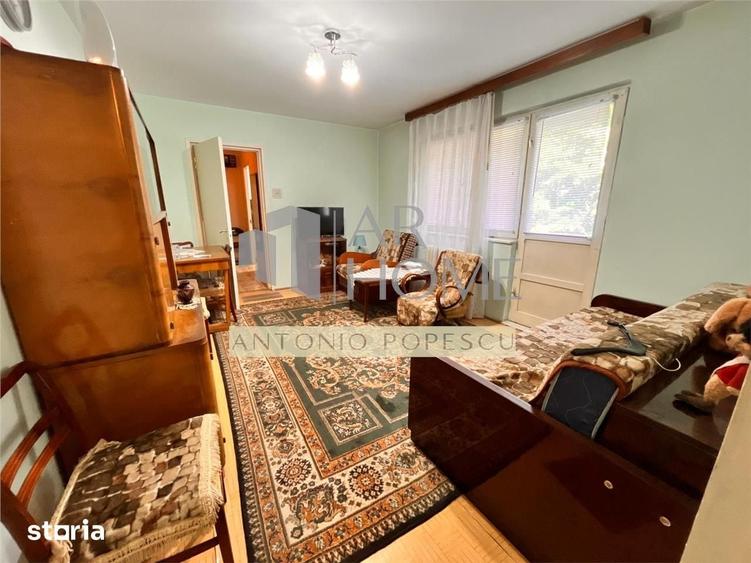 Apartament cu 3 camere semidecomandat în Vest