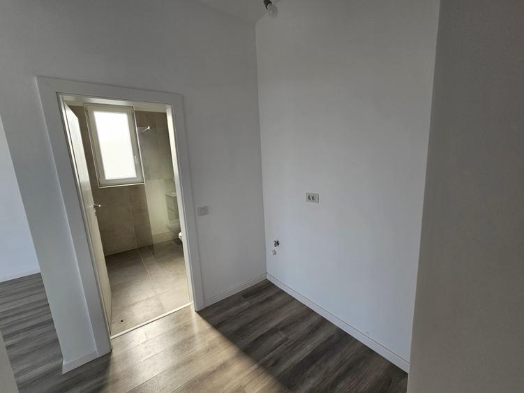 Casă individuală cu 4 camere cu Canalizare în Tunari