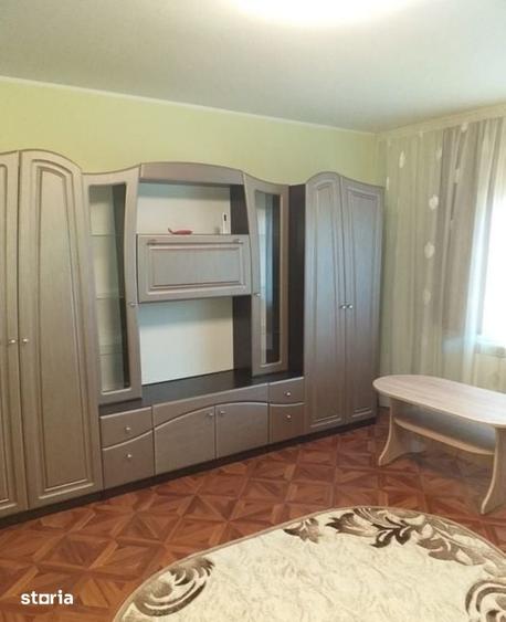 Garsonieră în Est