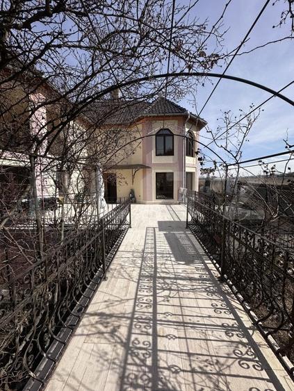 Casă individuală cu 11 camere cu Canalizare în Exterior Nord