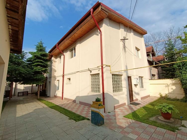 Casă cu 5 camere cu Teren 400 Mp în Militari