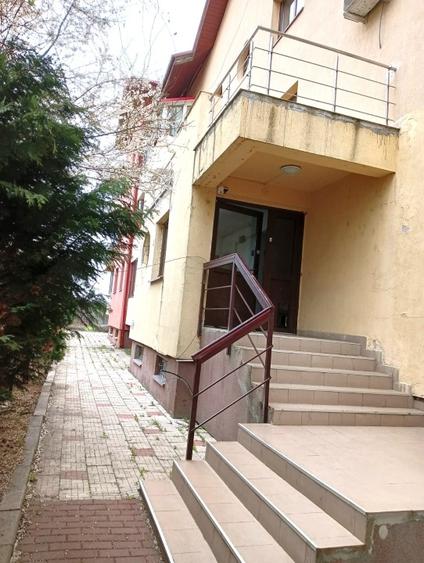 Apartament cu 4 camere decomandat în Sisești