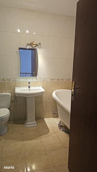 Casă cu 5 camere cu Teren 130 Mp în Nord