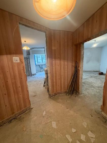Apartament cu 3 camere în Falezei