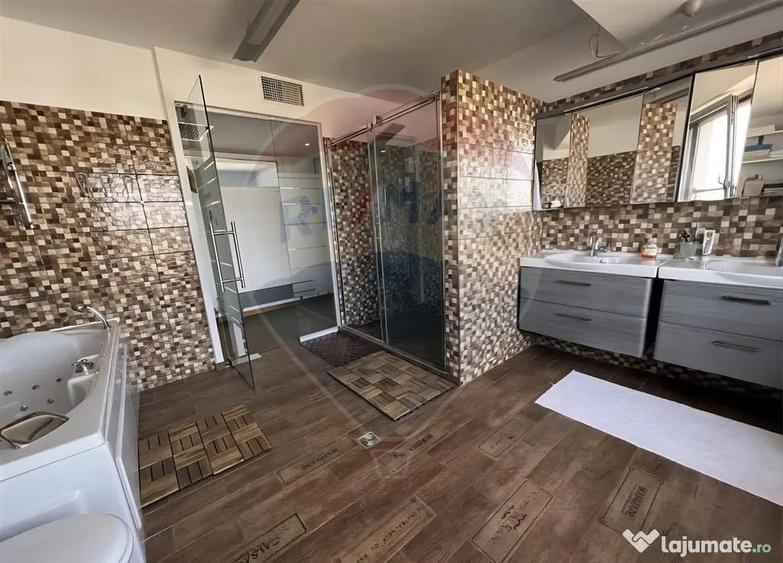 Apartament cu 5 camere decomandat în Armeneasca
