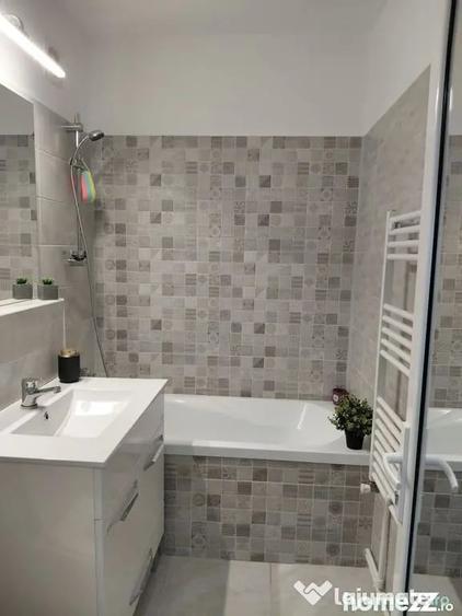 Apartament cu 3 camere semidecomandat în Micro 16