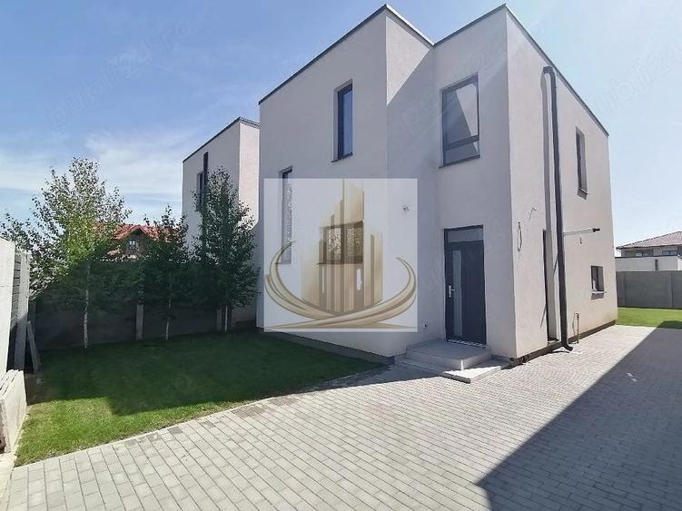 Duplex cu 4 camere cu Canalizare în Moșnița Nouă