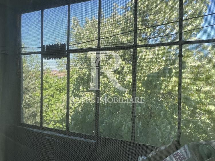 Apartament cu 2 camere semidecomandat, mobilat în Nufărul