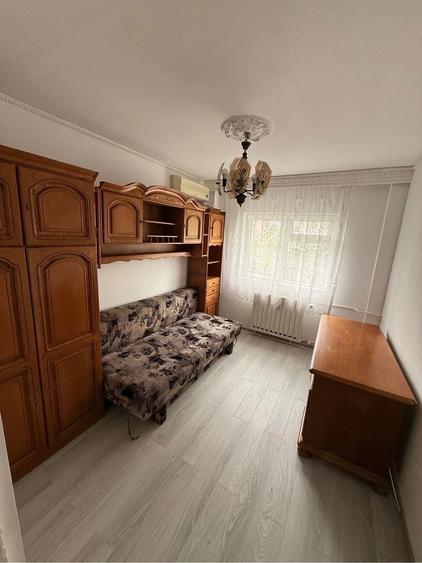 Apartament cu 3 camere decomandat în Dristor