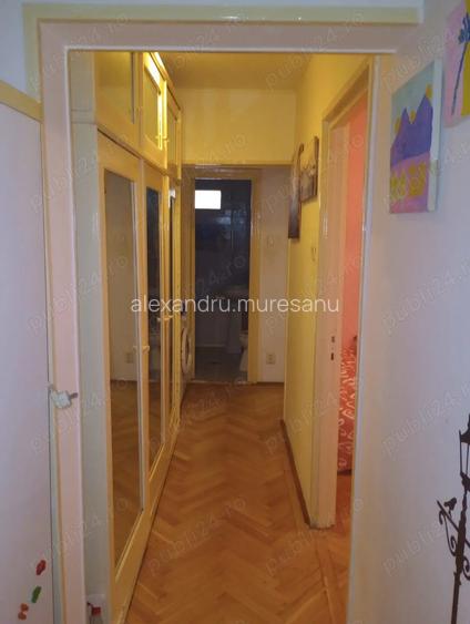 Inchiriez apartament 3 camere in Drumul Taberei - la 5 min. de metrou Inchiriez apartament 3 camere in Drumul Taberei - la 5 min. de metrou