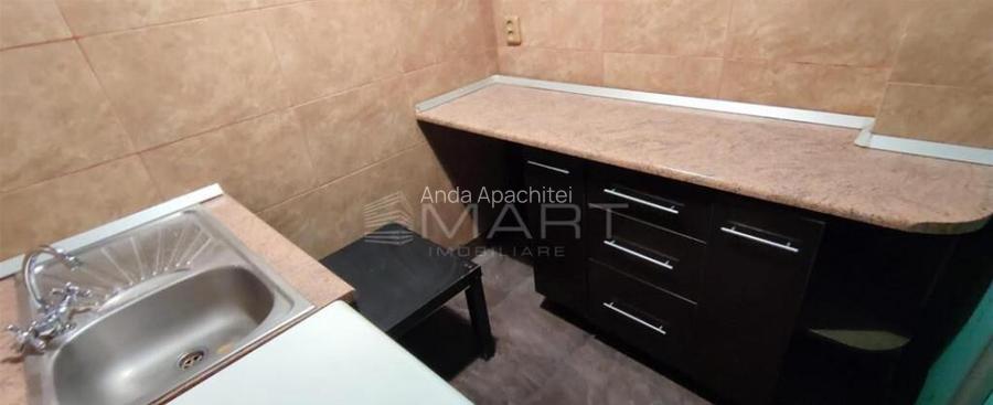 Apartament 3 camere, zona Centrul Vechi