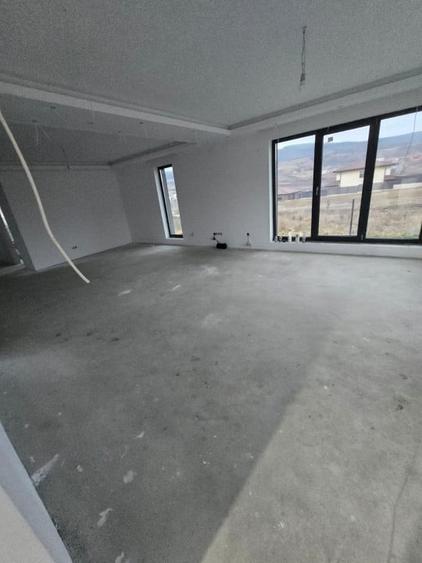 Casa individuala 5 camere, 230mp, garaj, terasa, teren 716mp, in Chinteni - 4