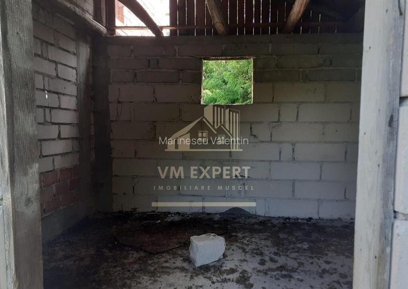 VILA 8 CAMERE, TEREN 5000 MP CAMPULUNG, APA SARATA