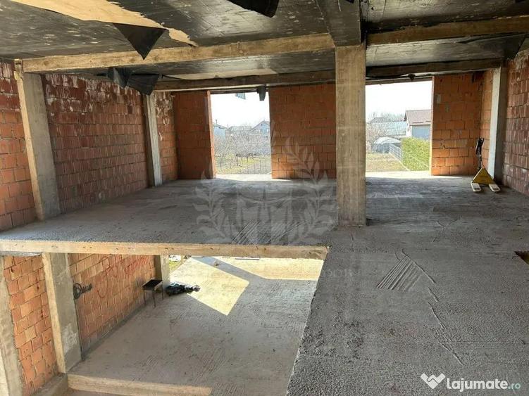 Casa la rosu. Strejnicu. 6 camere - 8