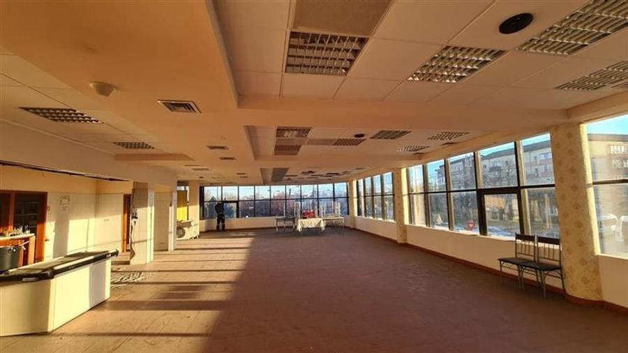 Spatiu SAD, 250 mp,  Eatj 1,  Zona Complex Stadion - 4