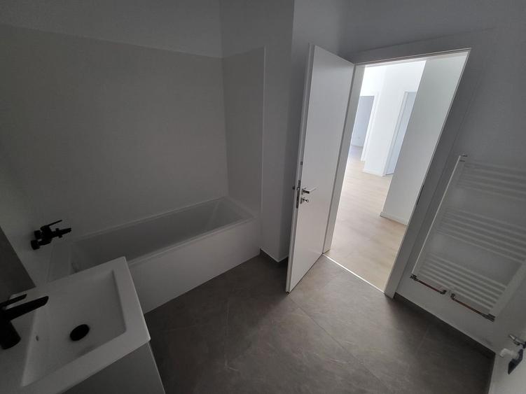 COMISION%. BLOC NOU in ORAS. ETAJ 1. Langa Magazine si mijloace de transport - 14