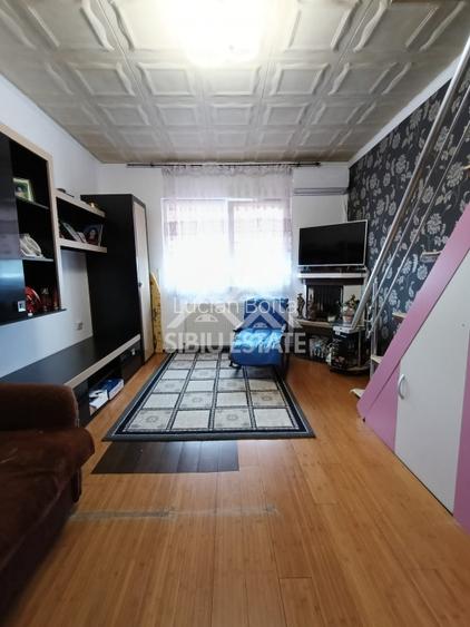 Apartament la mansarda ,3 camere, mobilat si utilat zona Ipas Apartament la mansarda ,3 camere, mobilat si utilat zona Ipas