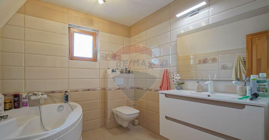 Casa Premium cu Design Elegant ?i Intimitate, in Carti... - 1