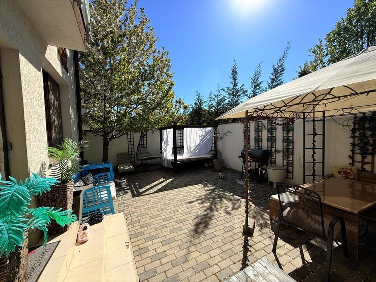 Casă tip insiruită cu 3 camere, colt. Comision 0 - 24