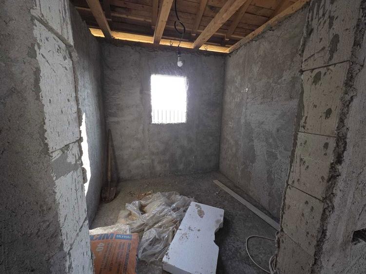 Case la rosu in Tulucesti - 2