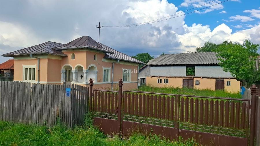 Casa Moraresti 3 camere parter si teren stradal intravilan 6522 mp