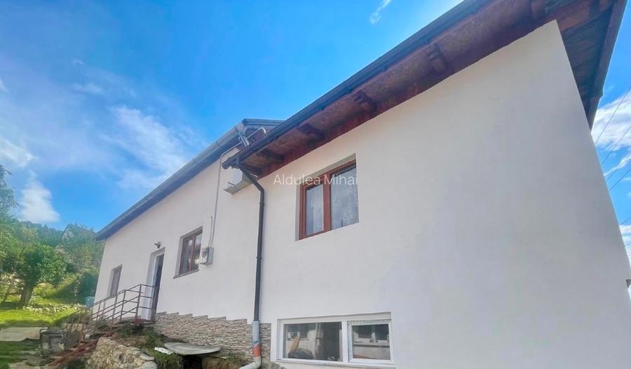 Casă cu 4 camere+teren 569mp, Săcele Cernatu, 200m de primărie centru