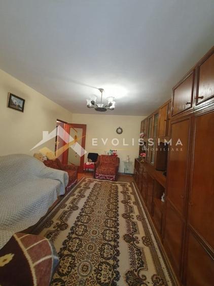 Apartament cu 3 camere decomandat, mobilat în Tractorul