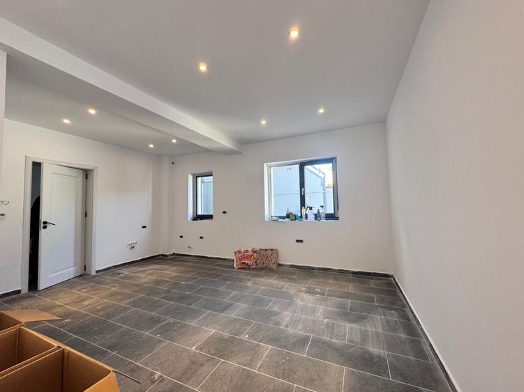 Spatiu Comercial 33 Mp | Pretabil Birou | Industriilor | | Laminor | 23 August - 2