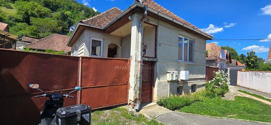 Casă individuală cu 4 camere cu Canalizare în Nord