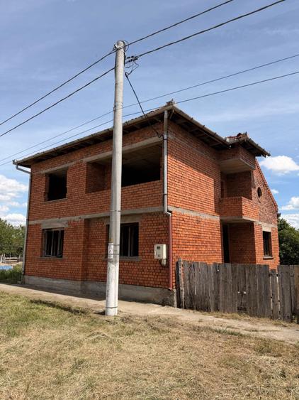 Vand Casa spatioasa cu etaj si teren generos de 1471 mp - 3