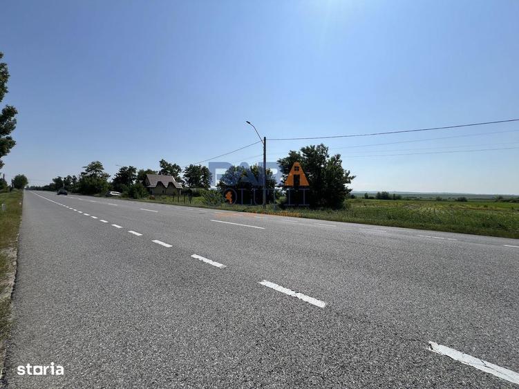 Teren 9969 mp, situat la E85, intre doua intrari pe autostrada A7 - 1