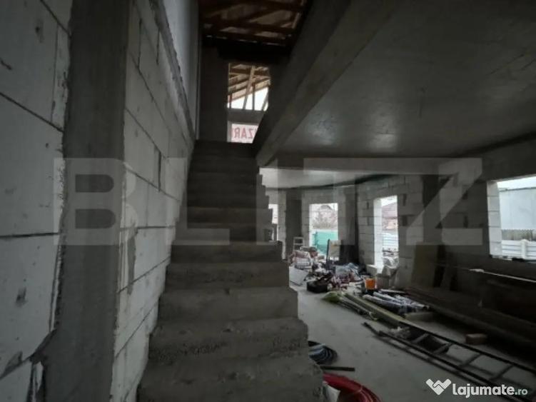 Casa la rosu, cu 4 camere, 145 mp utili, 356 mp teren, zona - 5
