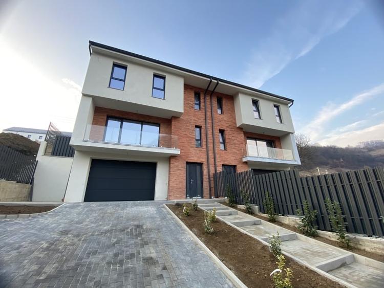 Duplex de vanzare, 195 mp utli, Garaj , zona Tauti - 1