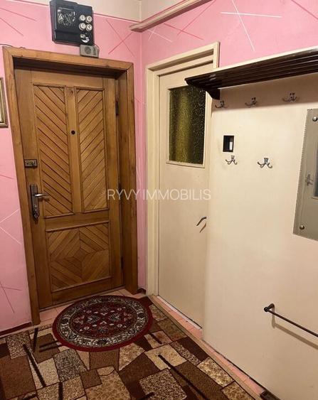 Apartament 3 camere, decomandat, parter, zona lini?tit?...