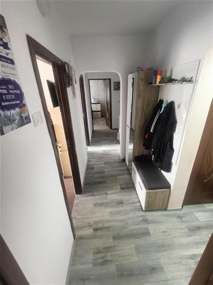 Apartament de vanzare 3 camere decomandat Mioritei/Bradului - 4
