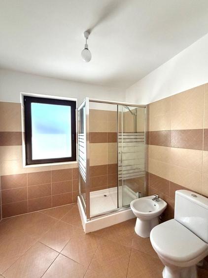 1100 e/ mp - Casa individuala  - 700 mp teren - la asfalt - Sacalaz - 12