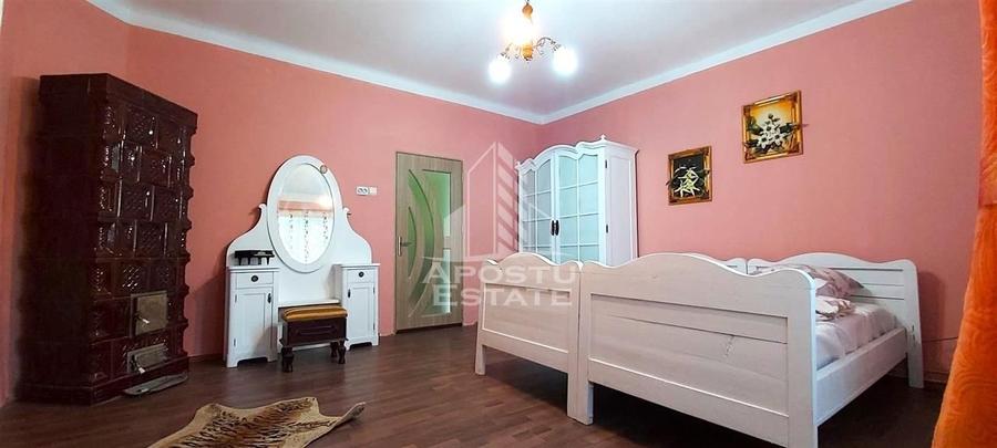 Apartament  2 camere la curte comuna zona intim - 1